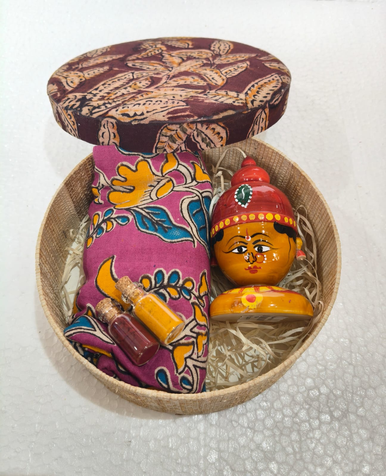 GIFT HAMPER
