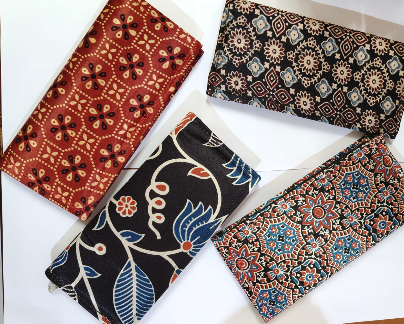 Silk Clutcher