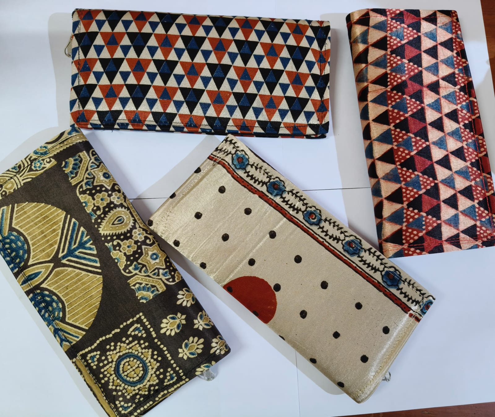 Silk Clutcher